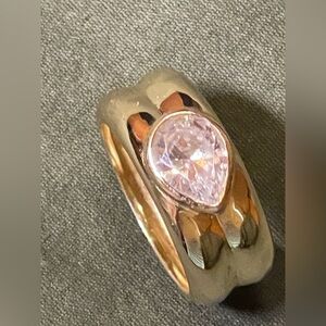 EUC✨Melinda Maria Chunky Gold Ring with Sparkly East West Bezel Set Pear 💎 sz9